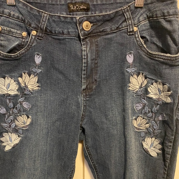 Women’s Size 12 embroidered jeans - Picture 4 of 8